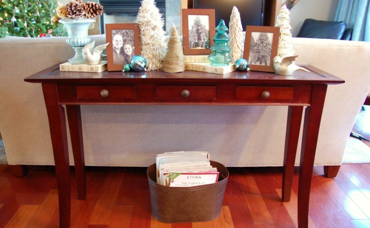 Christmas Decorating Sofa Table Ideas